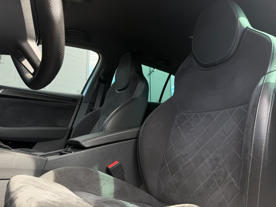 Skoda Superb 1,4 TSi iV Sportline Combi DSG 5d