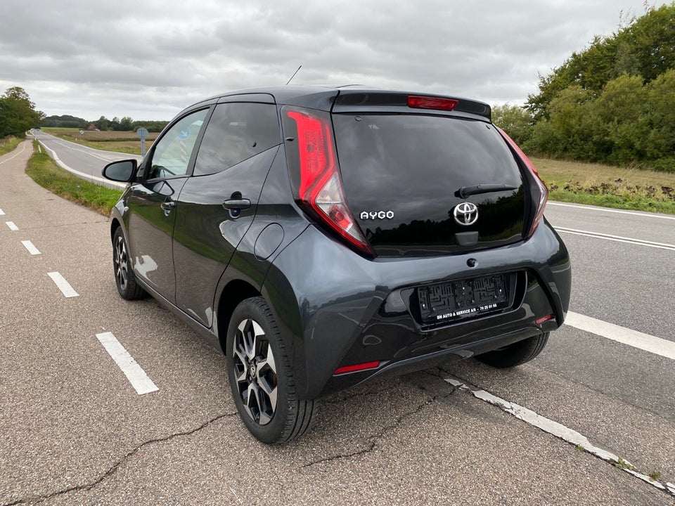 Toyota Aygo 1,0 VVT-i x-press 5d