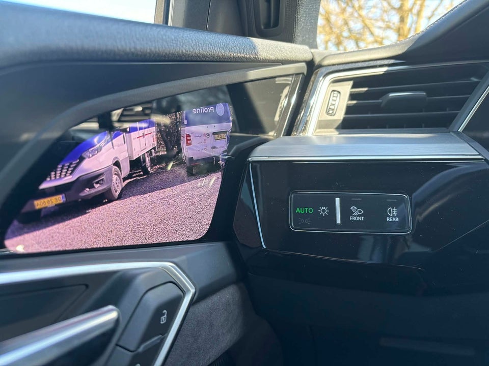 Audi e-tron 55 quattro 5d