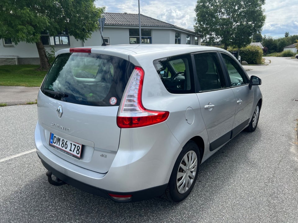 Renault Grand Scenic III 1,9 dCi 130 Dynamique 7prs 5d