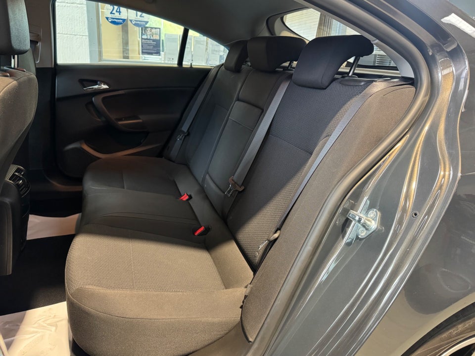 Opel Insignia 1,4 T 140 Edition eco 5d