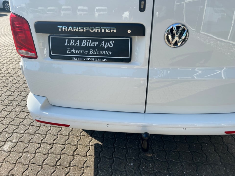 VW Transporter 2,0 TDi 110 Kassevogn lang