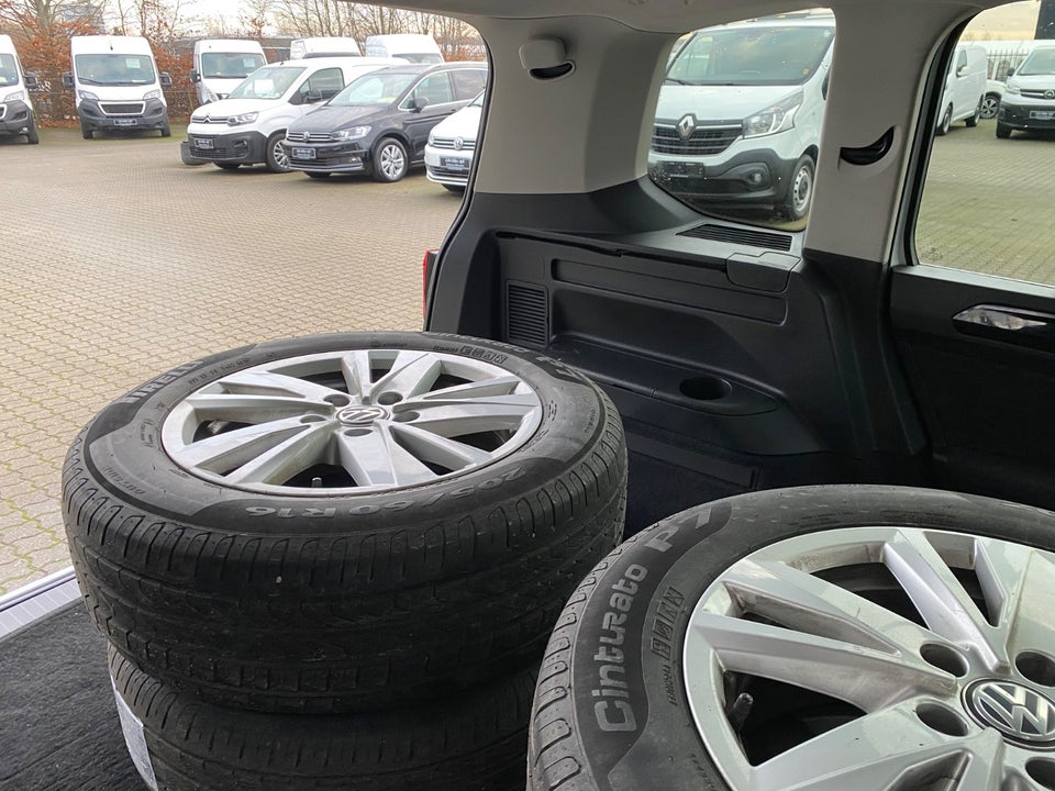 VW Touran 2,0 TDi 150 Highline+ DSG Van 5d