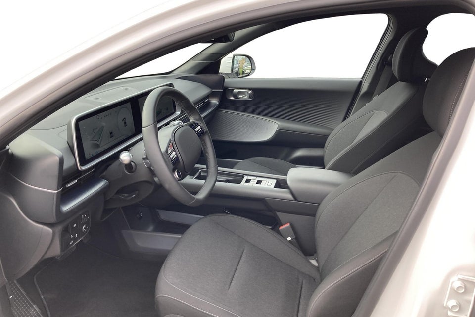 Hyundai Ioniq 6 77 Essential 4d