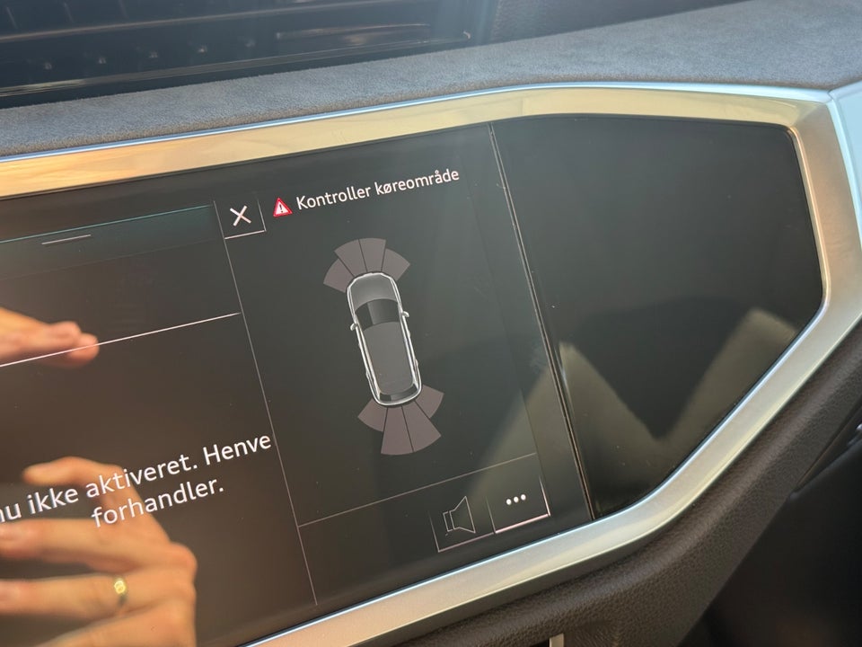 Audi Q3 45 TFSi e Attitude plus S-tr. 5d