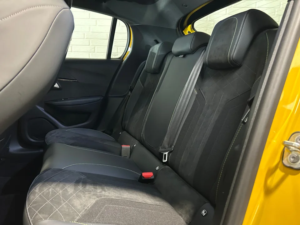 Peugeot e-208 50 GT 5d