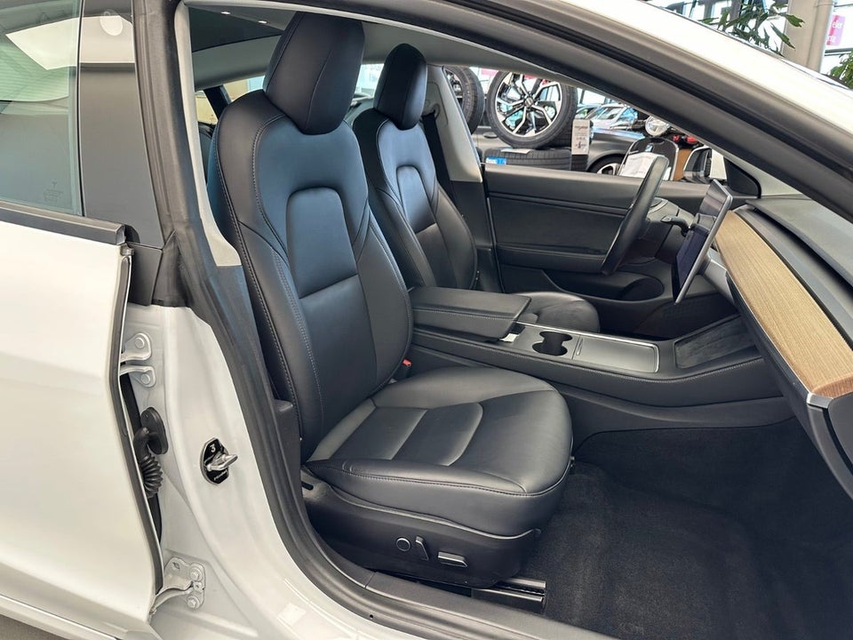 Tesla Model 3 Long Range AWD 4d