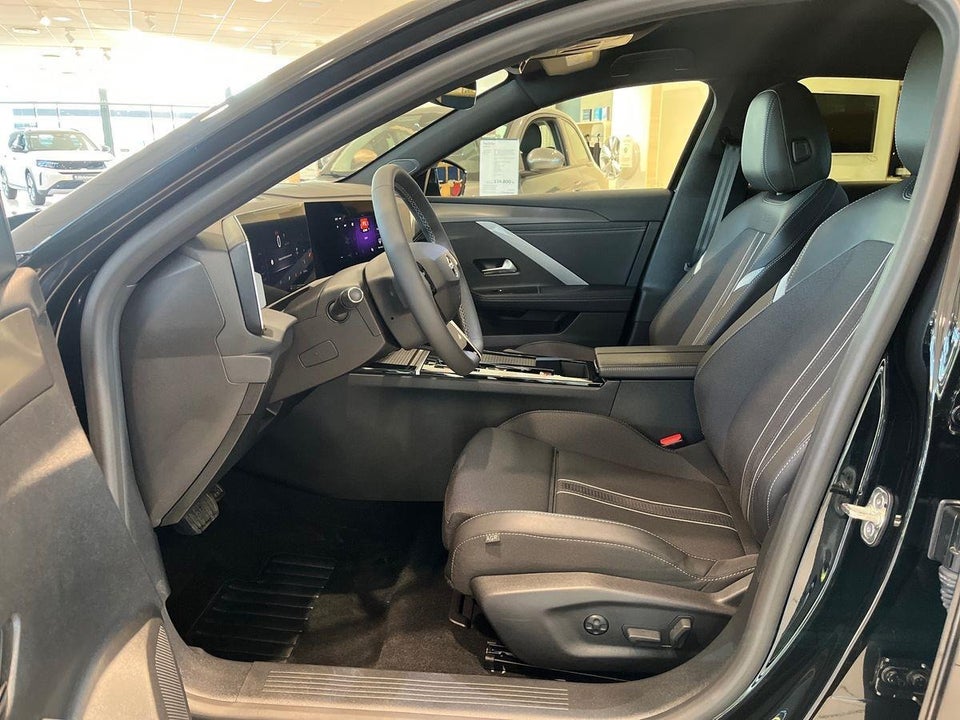 Opel Astra-e 54 GS 5d