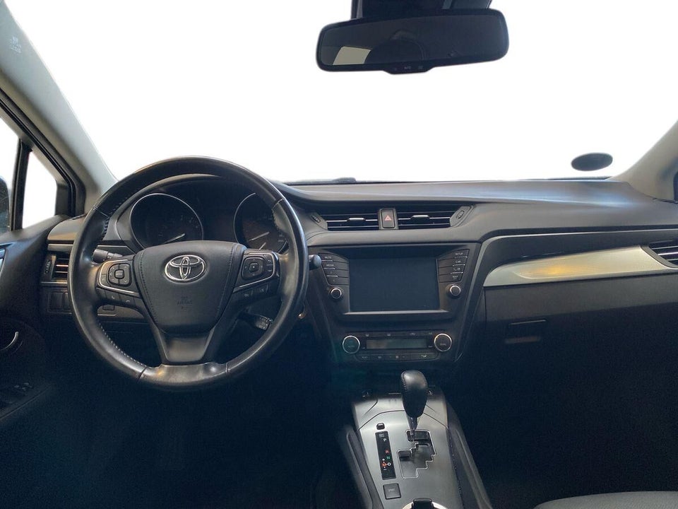 Toyota Avensis 1,8 VVT-i T2 Selected Touring Sports MDS 5d