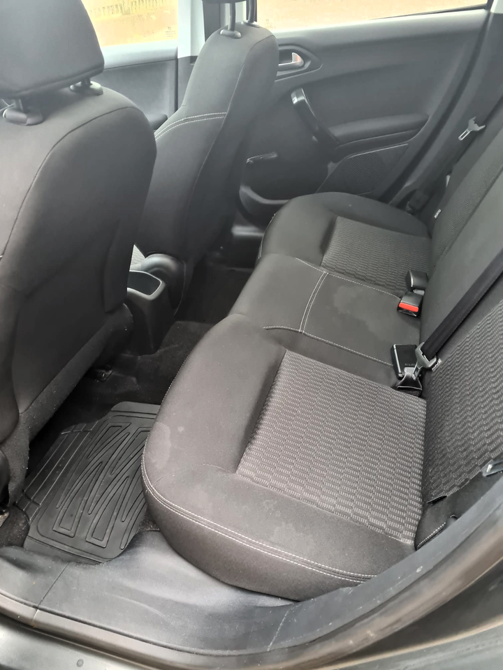 Peugeot 208 1,6 BlueHDi 100 Chili Sky 5d