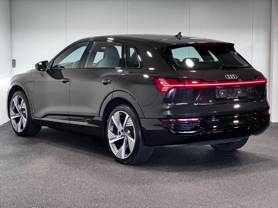Audi Q8 e-tron 55 Advanced S-line quattro 5d
