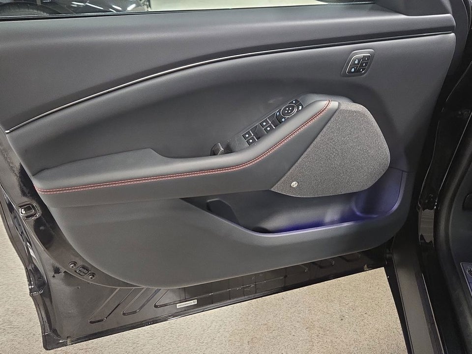 Ford Mustang Mach-E 98 Premium Extended Range AWD 5d