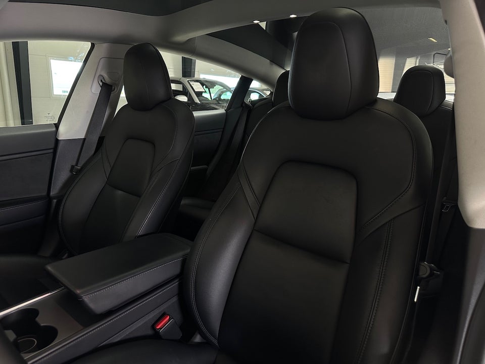 Tesla Model 3 RWD 4d