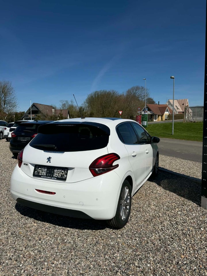 Peugeot 208 1,6 BlueHDi 100 Allure Sky 5d