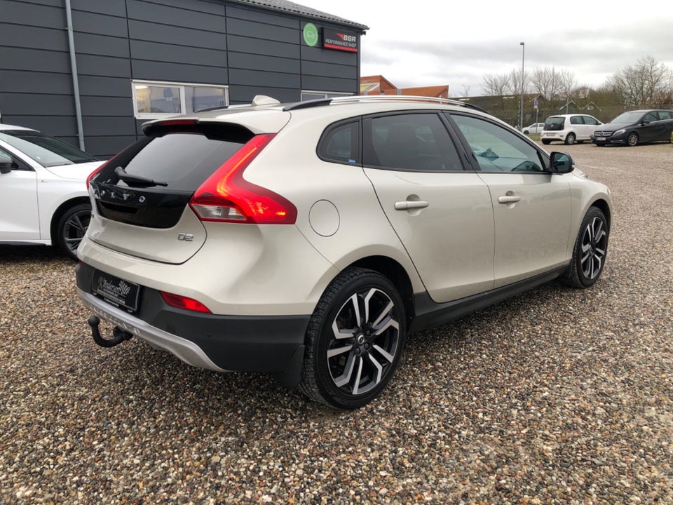 Volvo V40 CC 2,0 D2 120 Momentum 5d