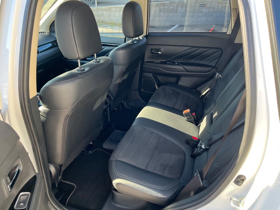 Mitsubishi Outlander 2,4 PHEV Intense CVT 4WD 5d