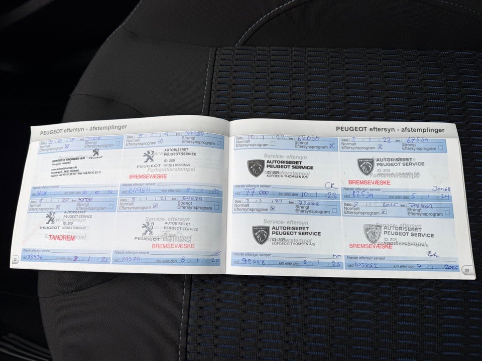 Peugeot 208 1,2 VTi Allure Sky 5d