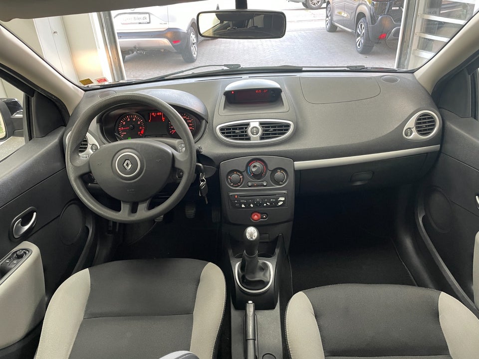 Renault Clio III 1,2 16V Authentique Sport Tourer 5d