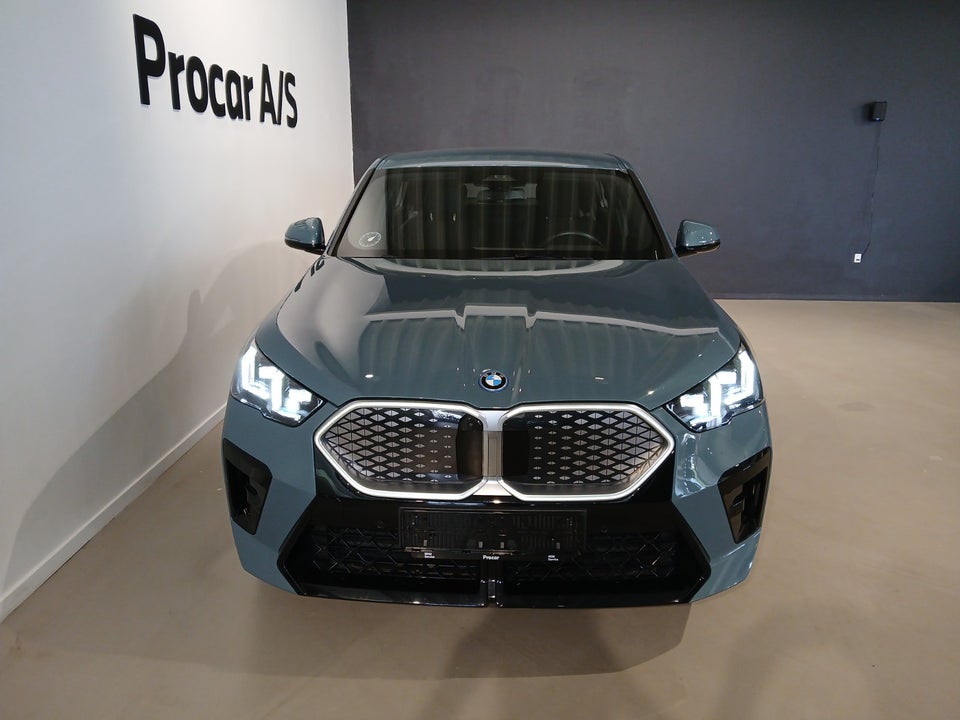 BMW iX2 xDrive30 Fully Charged M-Sport 5d