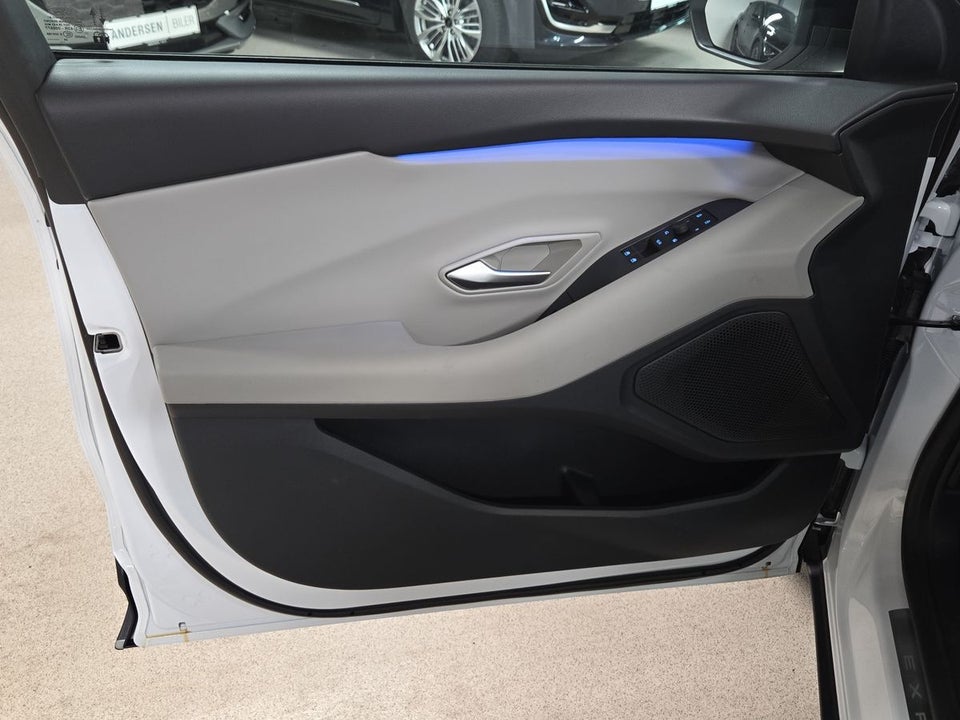 Ford Explorer 82 Premium Extended Range 5d