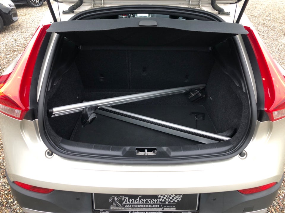 Volvo V40 CC 2,0 D2 120 Momentum 5d