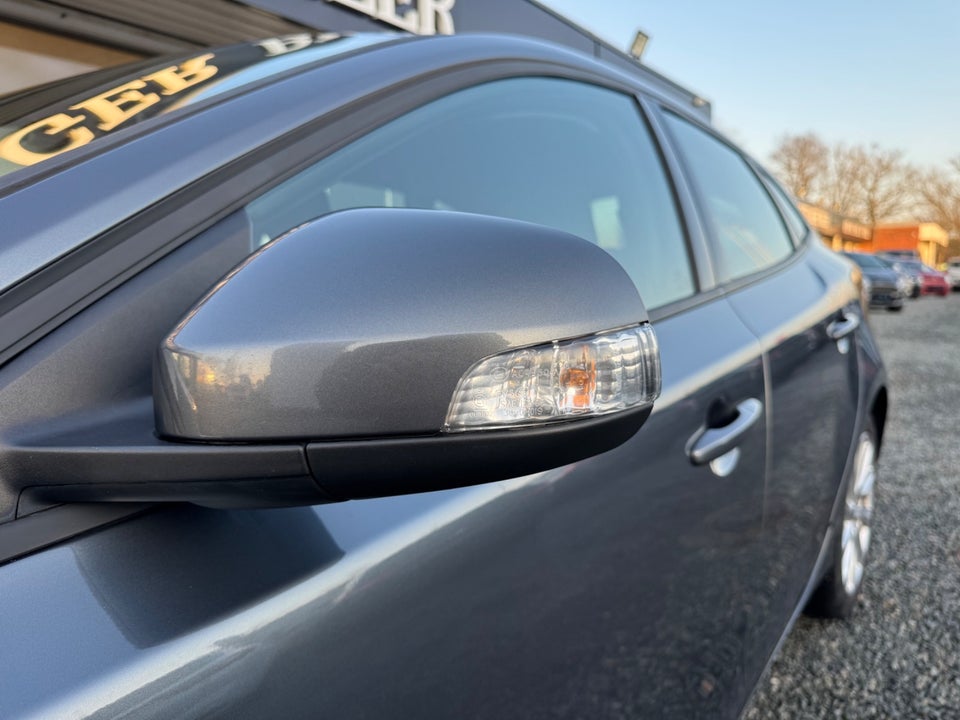 Volvo V40 1,6 D2 115 Momentum aut. 5d