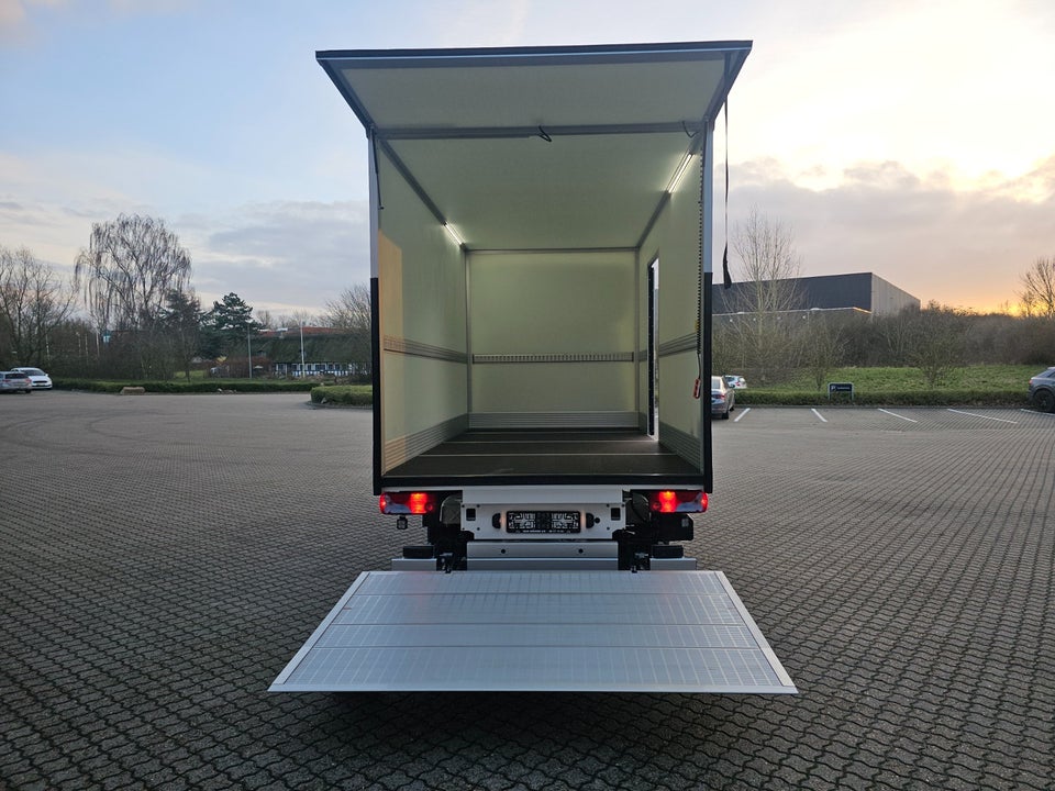 MAN TGE 2,0 3.180 L4 Box m/lift aut. FWD