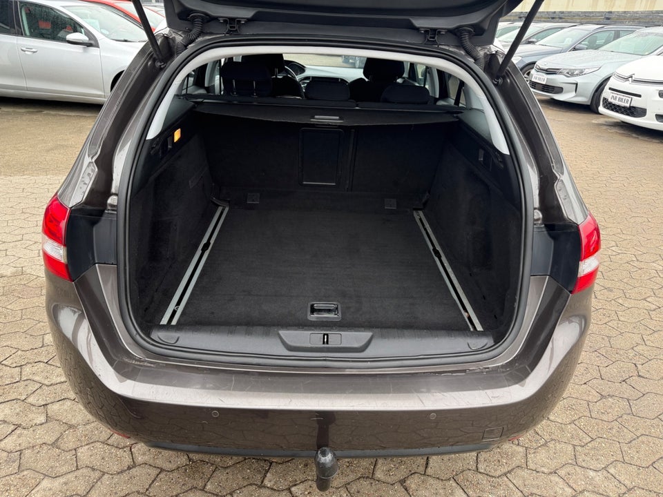 Peugeot 308 1,6 BlueHDi 120 Active SW EAT6 5d