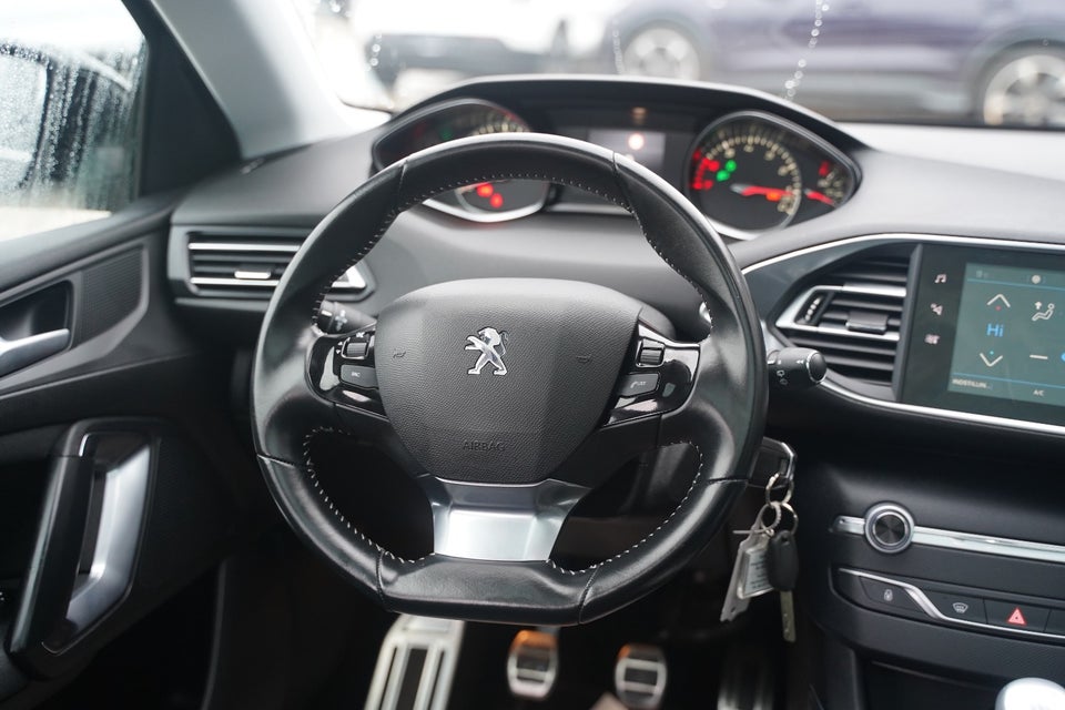 Peugeot 308 1,2 PureTech 130 Selection Sky SW 5d