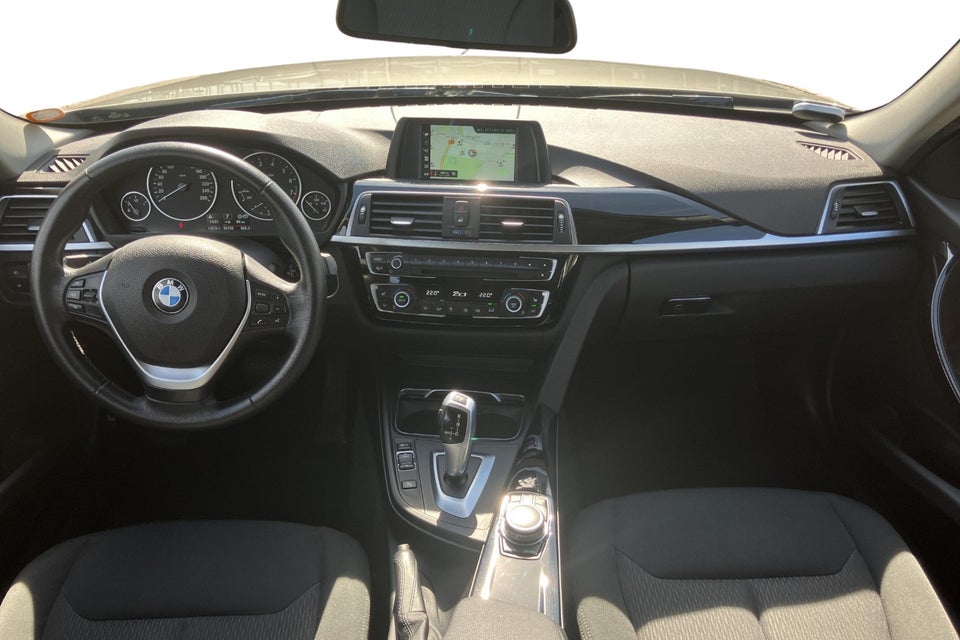 BMW 320i 2,0 Touring Executive aut. 5d