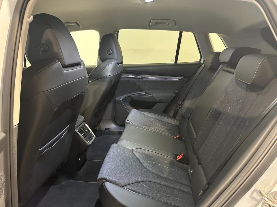 Skoda Elroq 85 iV Loft 5d