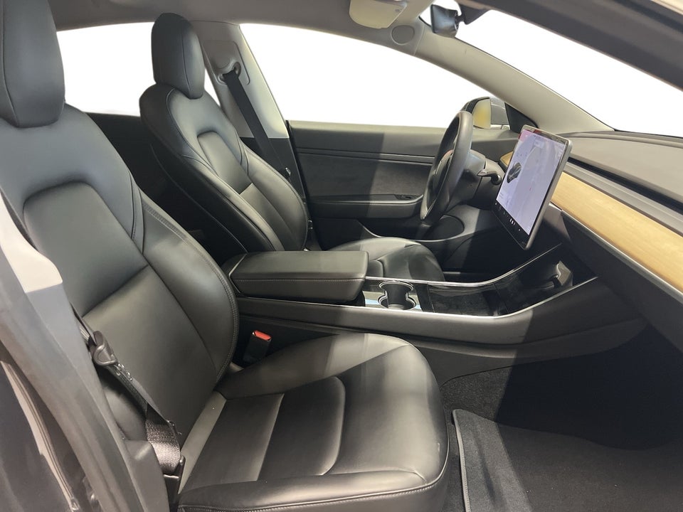 Tesla Model 3 Standard Range+ RWD 4d