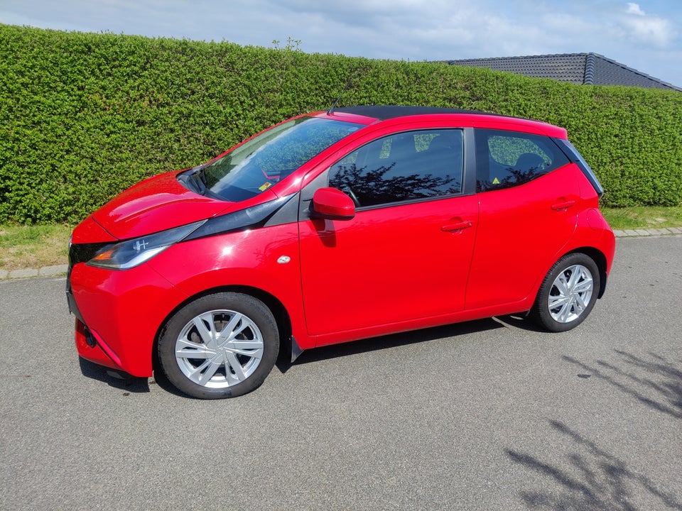 Toyota Aygo 1,0 VVT-i x-wave Sky 5d