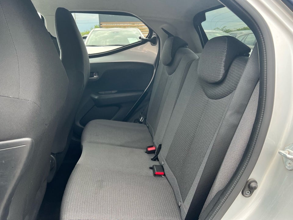 Toyota Aygo 1,0 VVT-i x-press 5d