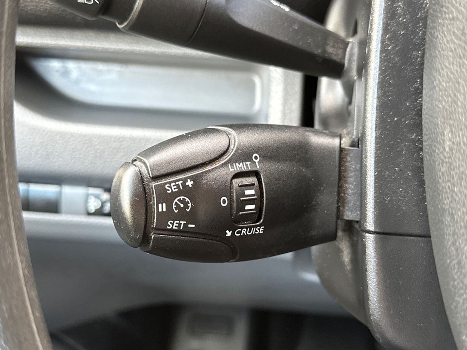 Peugeot e-Expert 75 L2 Premium Van