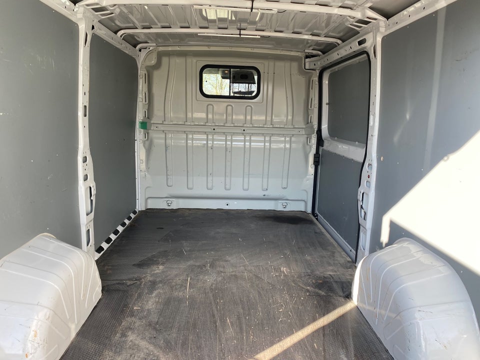 Peugeot Boxer 333 2,2 BlueHDi 140 L2H1 Premium