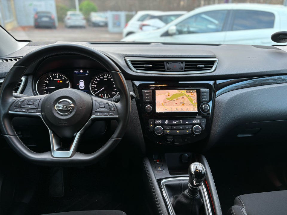 Nissan Qashqai 1,3 Dig-T 140 N-Connecta 5d