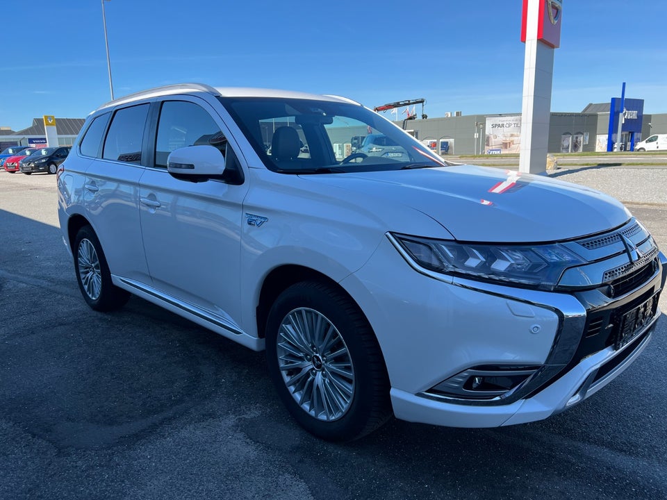 Mitsubishi Outlander 2,4 PHEV Instyle CVT 4WD 5d