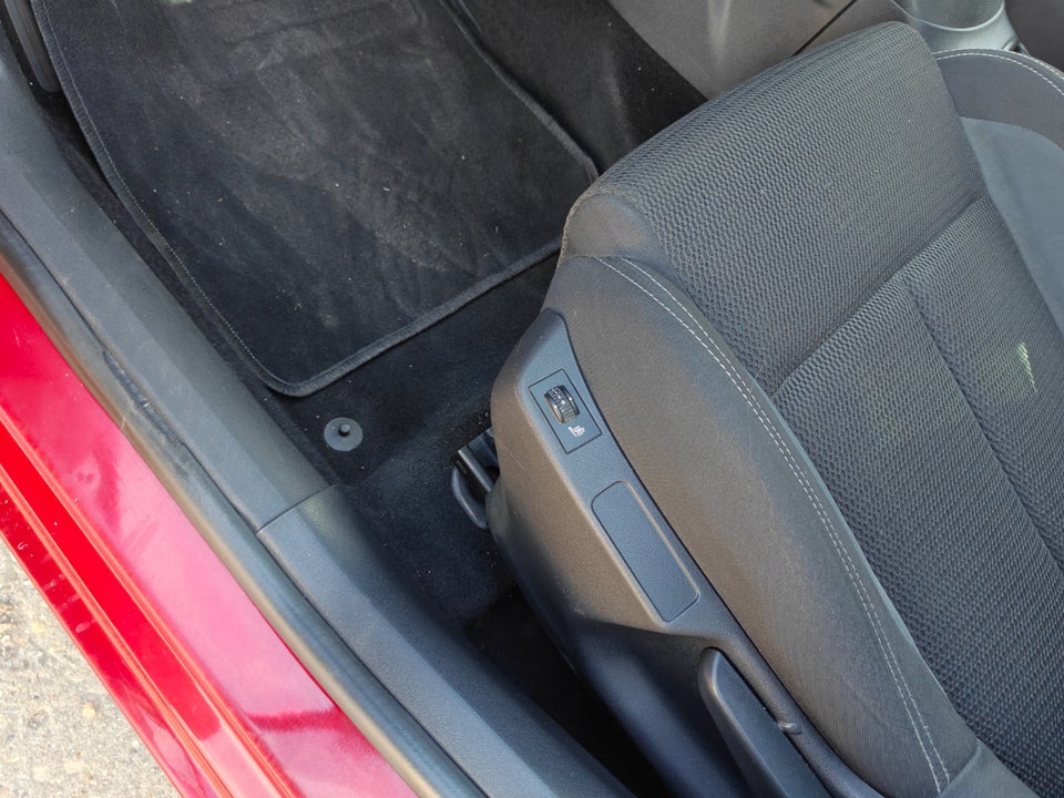 Citroën C4 1,6 BlueHDi 100 Feel Complet 5d