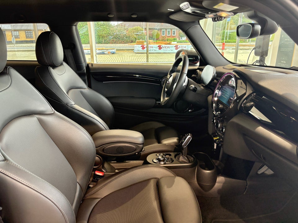 MINI Cooper SE Essential 3d