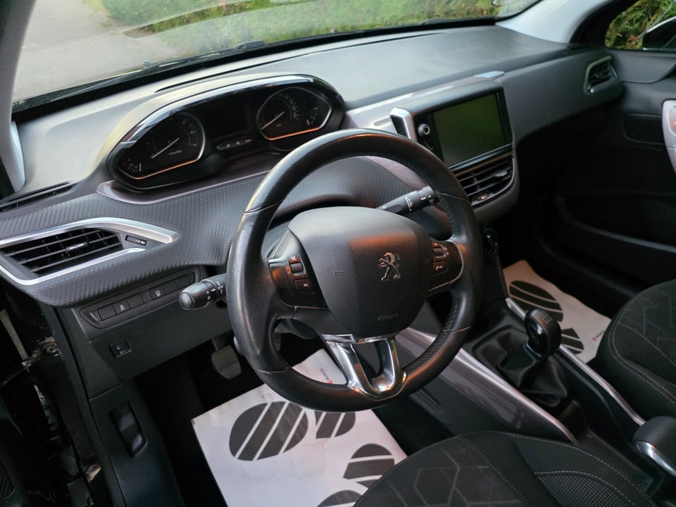 Peugeot 2008 1,2 VTi 82 Active 5d