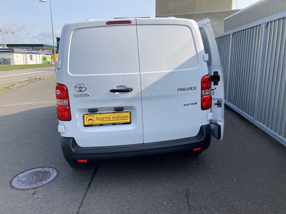 Toyota ProAce 75 Medium Comfort Master