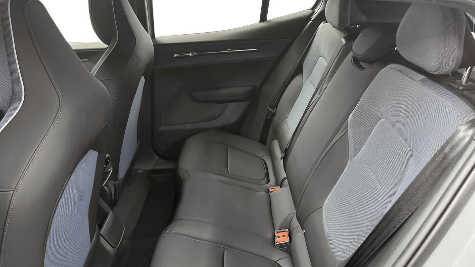 Volvo EX30 Extended Range Plus 5d