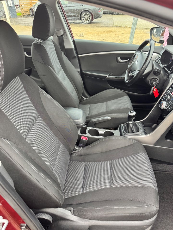 Hyundai i30 1,6 CRDi 110 Active CW 5d