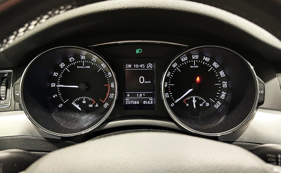 Skoda Superb 2,0 TDi 140 Elegance Combi 5d