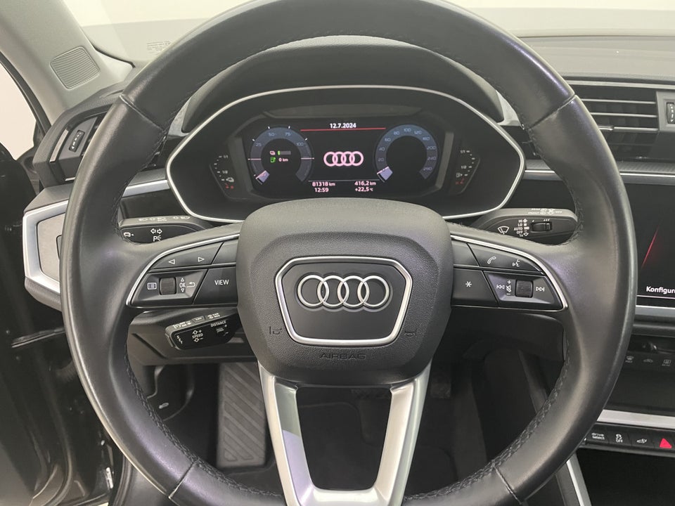 Audi Q3 45 TFSi e Attitude+ S-tr. 5d