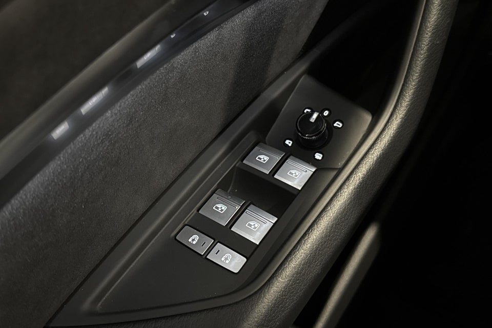 Audi Q8 e-tron 55 S-line quattro 5d