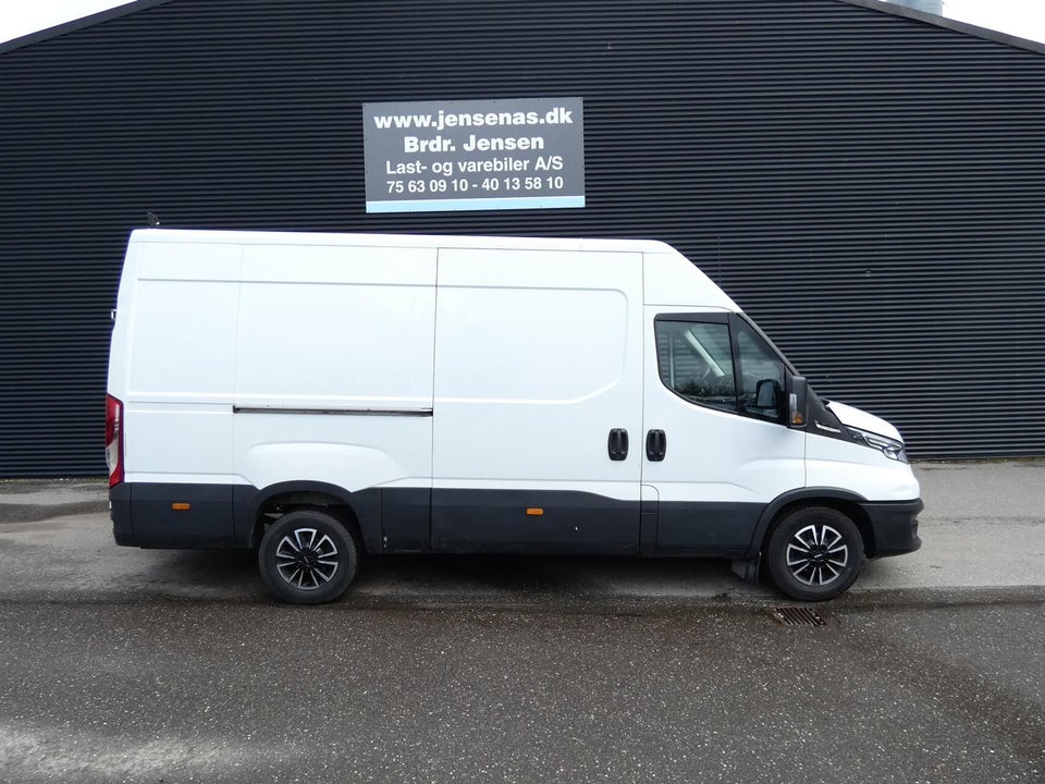 Iveco Daily 2,3 35S16 12m³ Van AG8