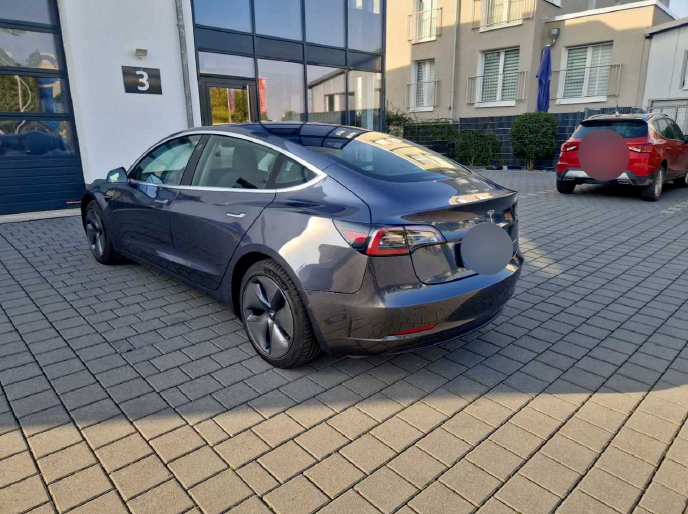 Tesla Model 3 Long Range AWD 4d