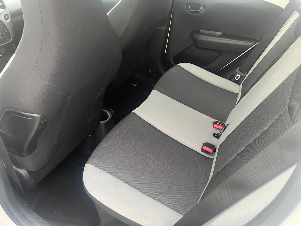 Toyota Aygo 1,0 VVT-i x-play 5d